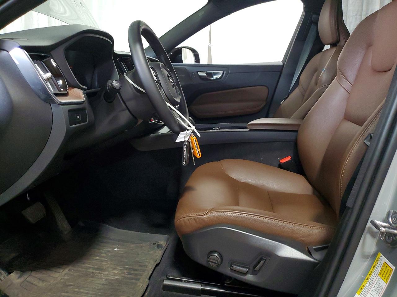 2025 VOLVO XC60