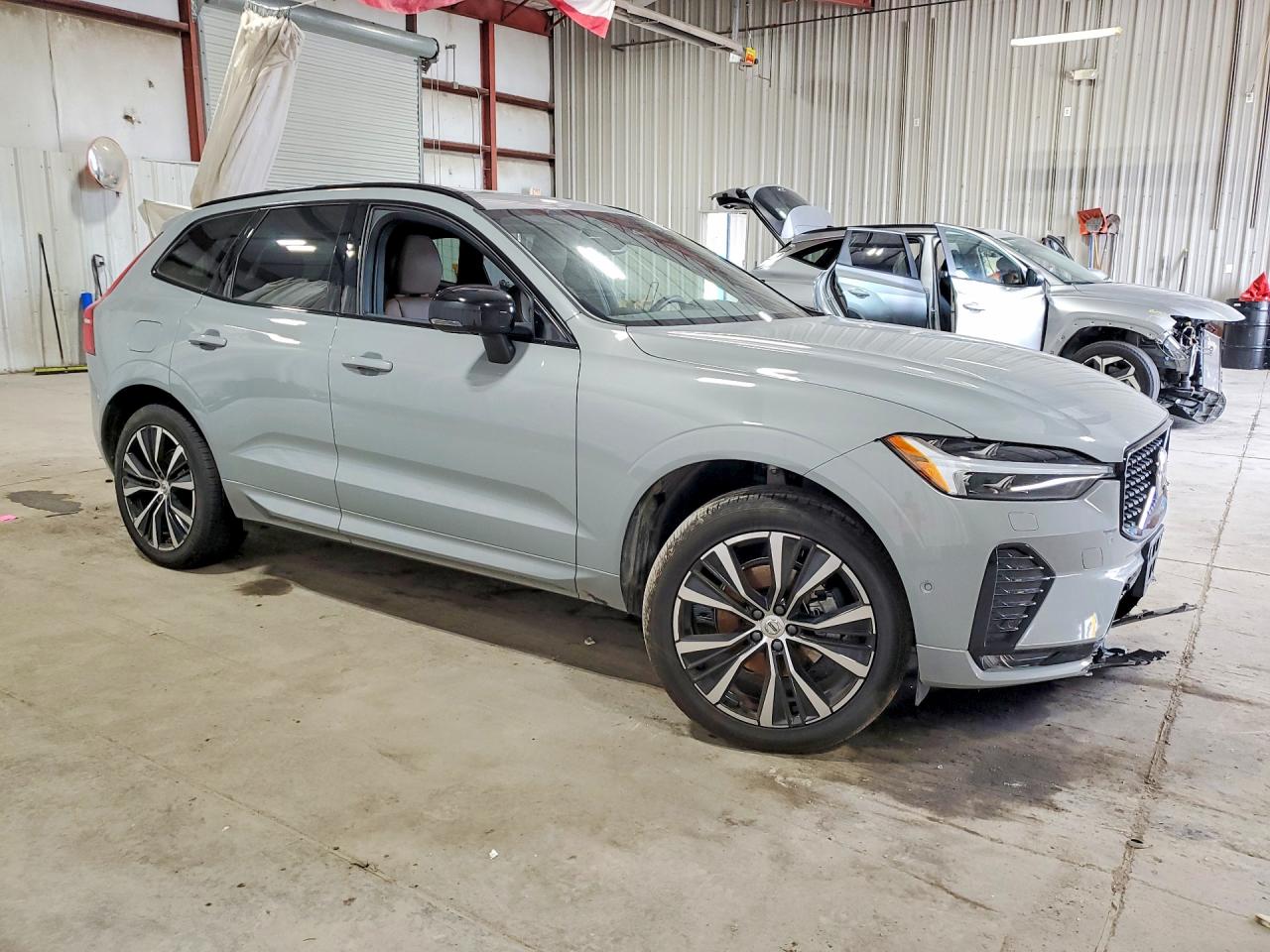 2025 VOLVO XC60