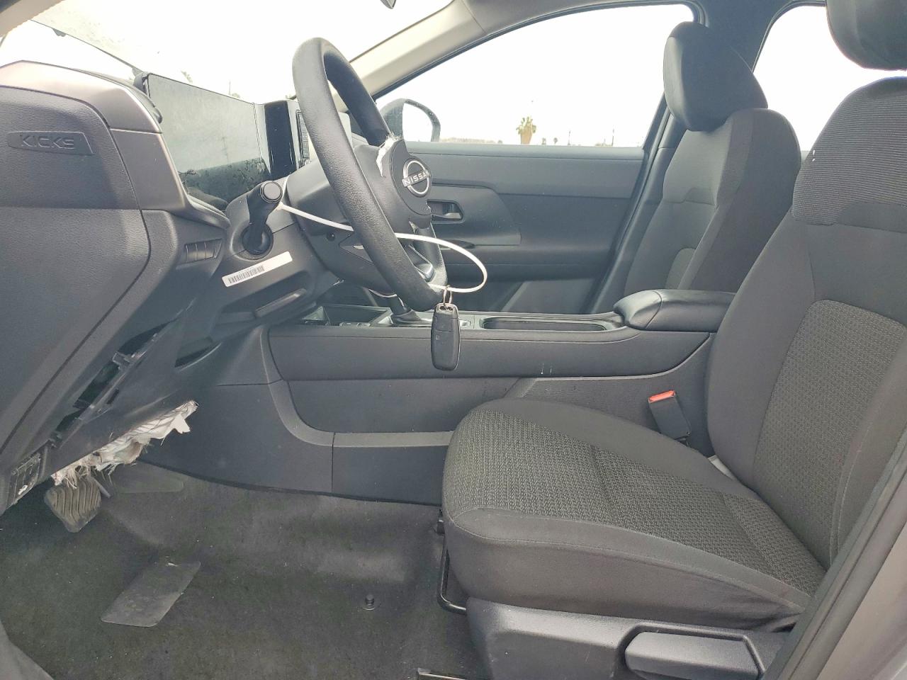 2025 NISSAN KICKS