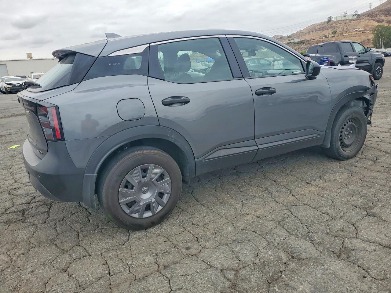 2025 NISSAN KICKS