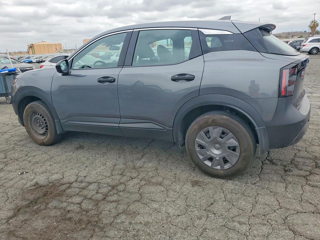 2025 NISSAN KICKS