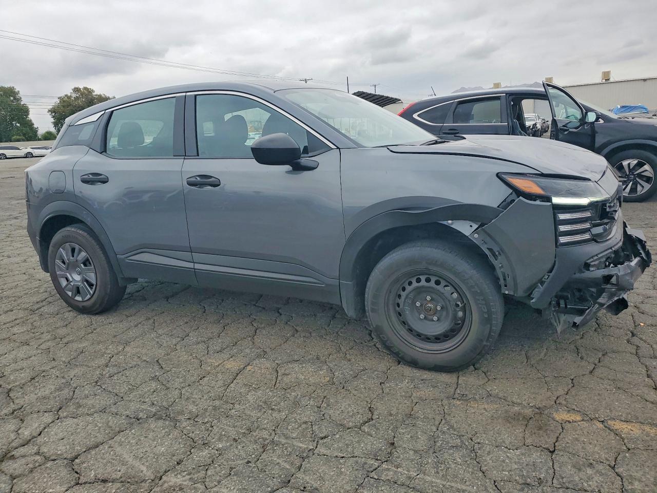 2025 NISSAN KICKS