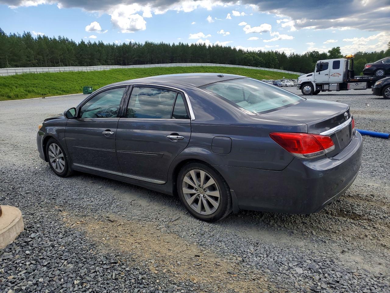 2012 TOYOTA AVALON