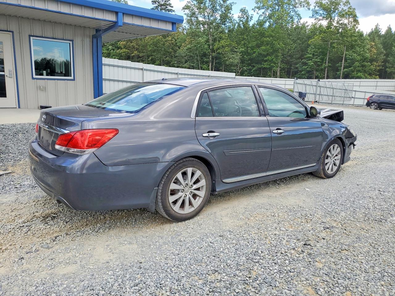 2012 TOYOTA AVALON