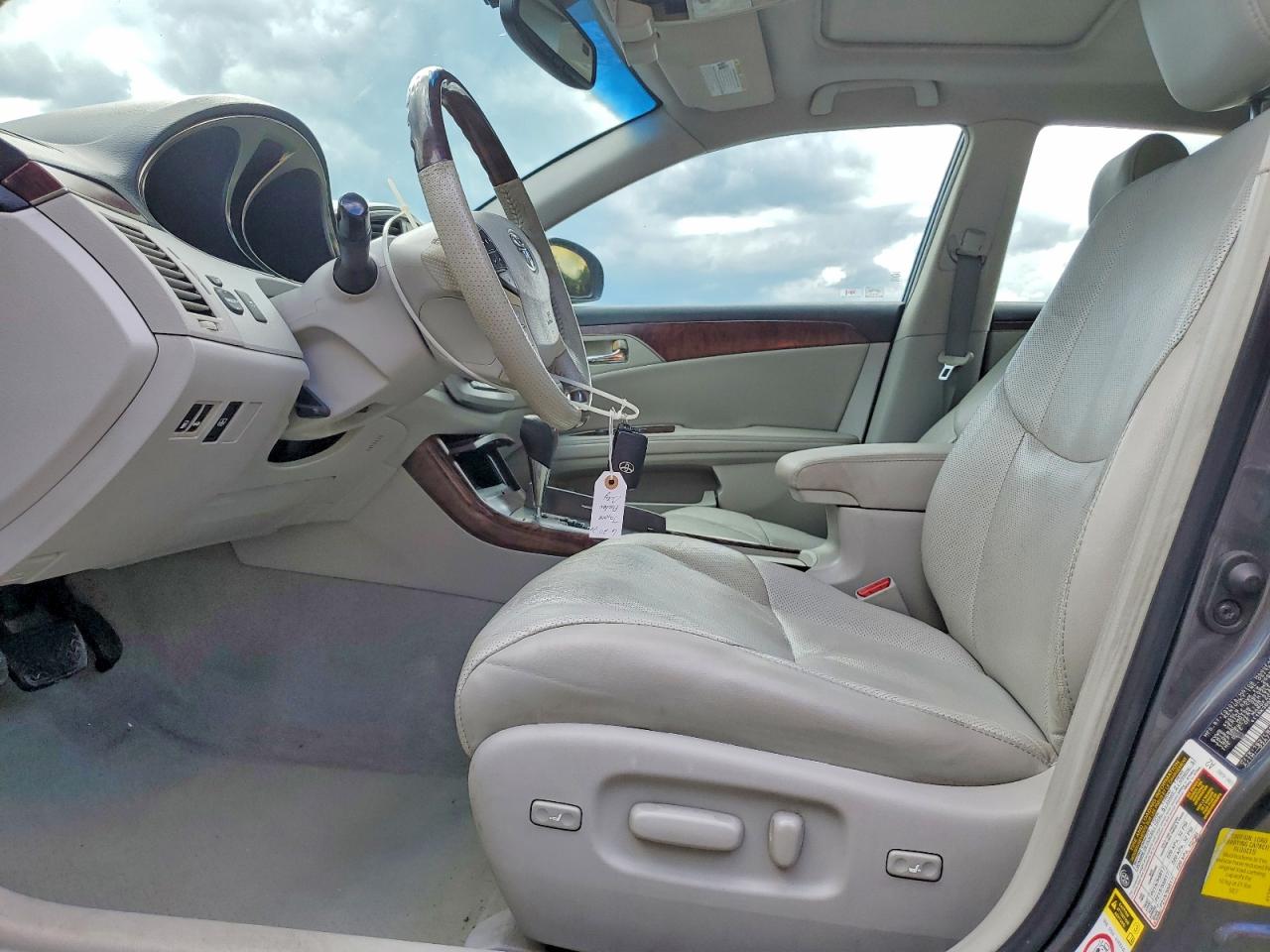 2012 TOYOTA AVALON