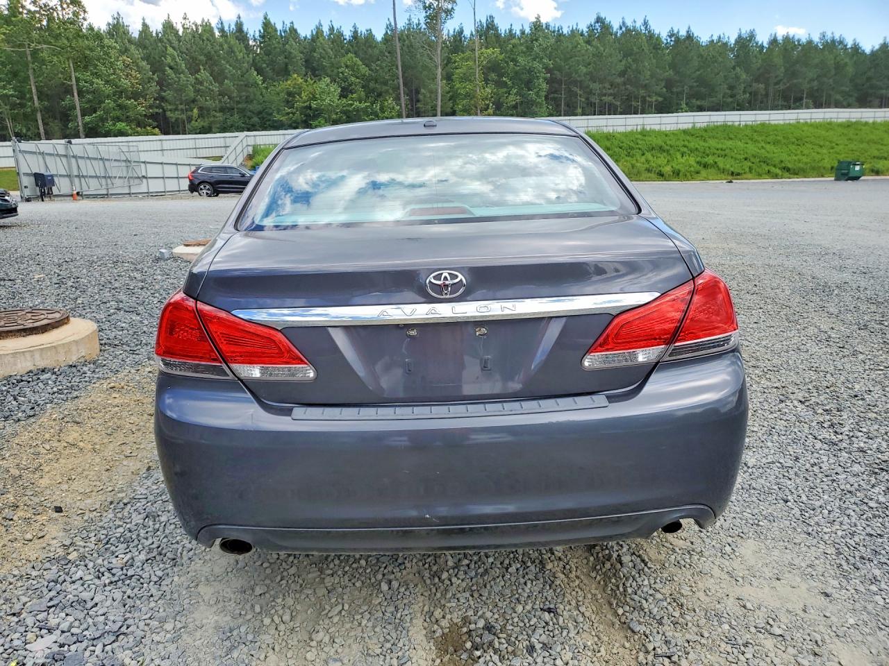 2012 TOYOTA AVALON