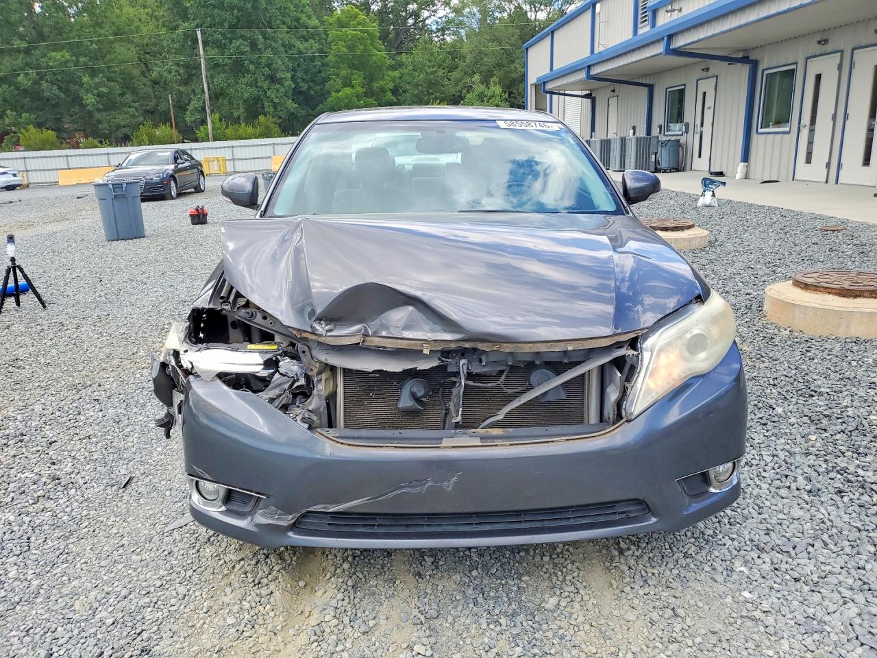 2012 TOYOTA AVALON