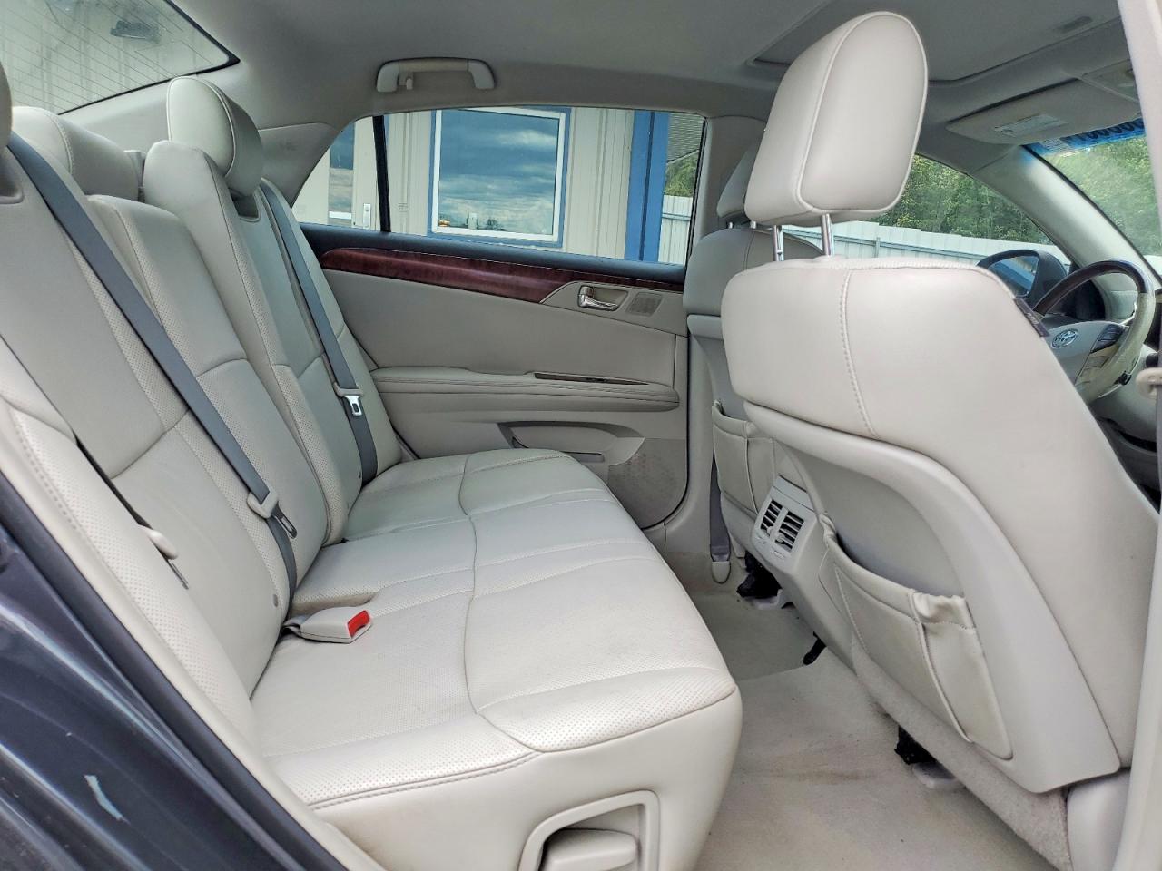 2012 TOYOTA AVALON