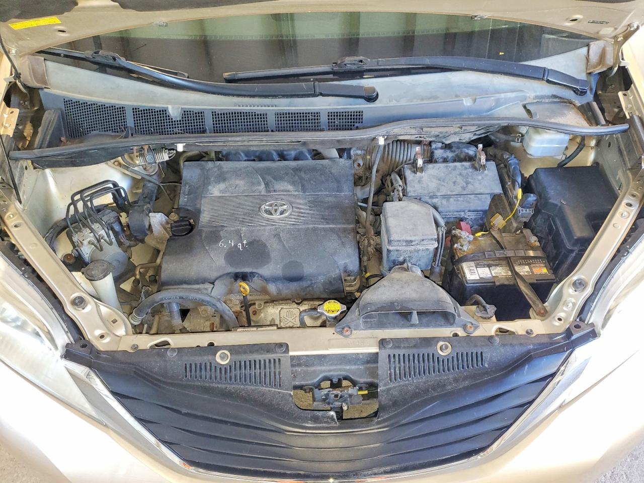 2011 TOYOTA SIENNA