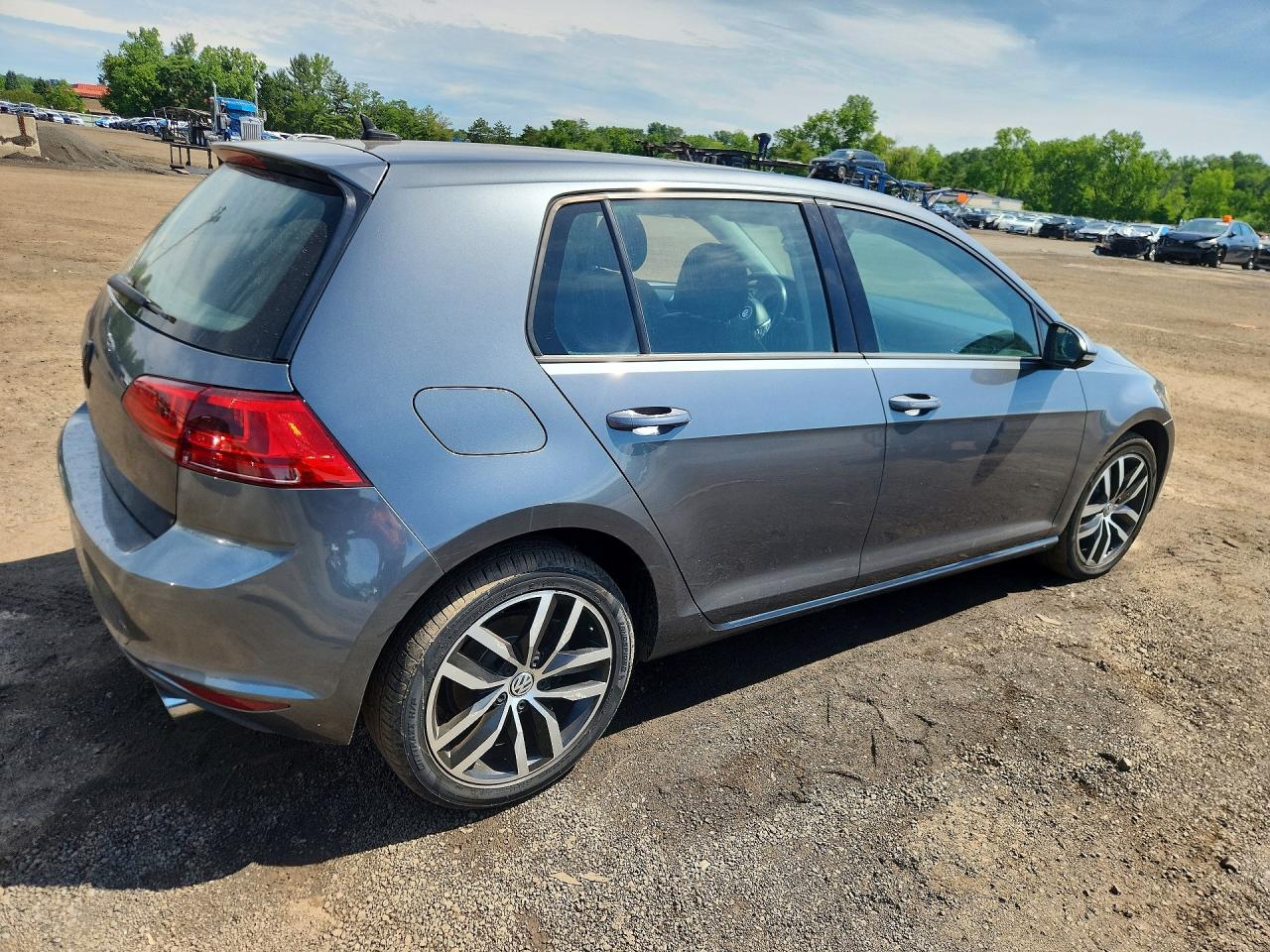 2017 VOLKSWAGEN GOLF