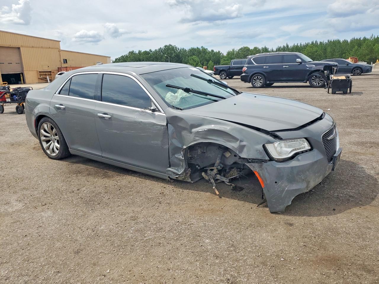 2019 CHRYSLER 300