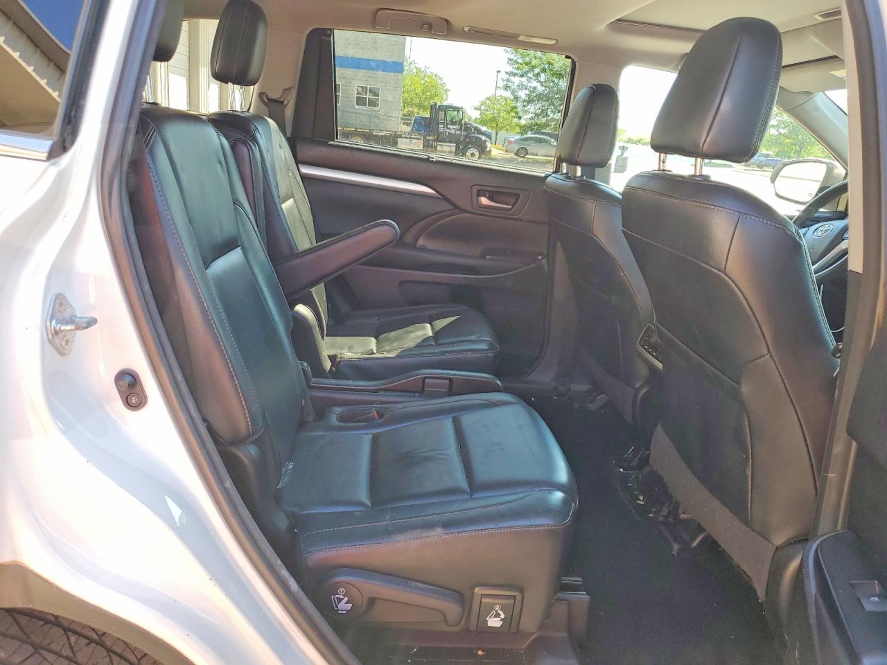 2016 TOYOTA HIGHLANDER