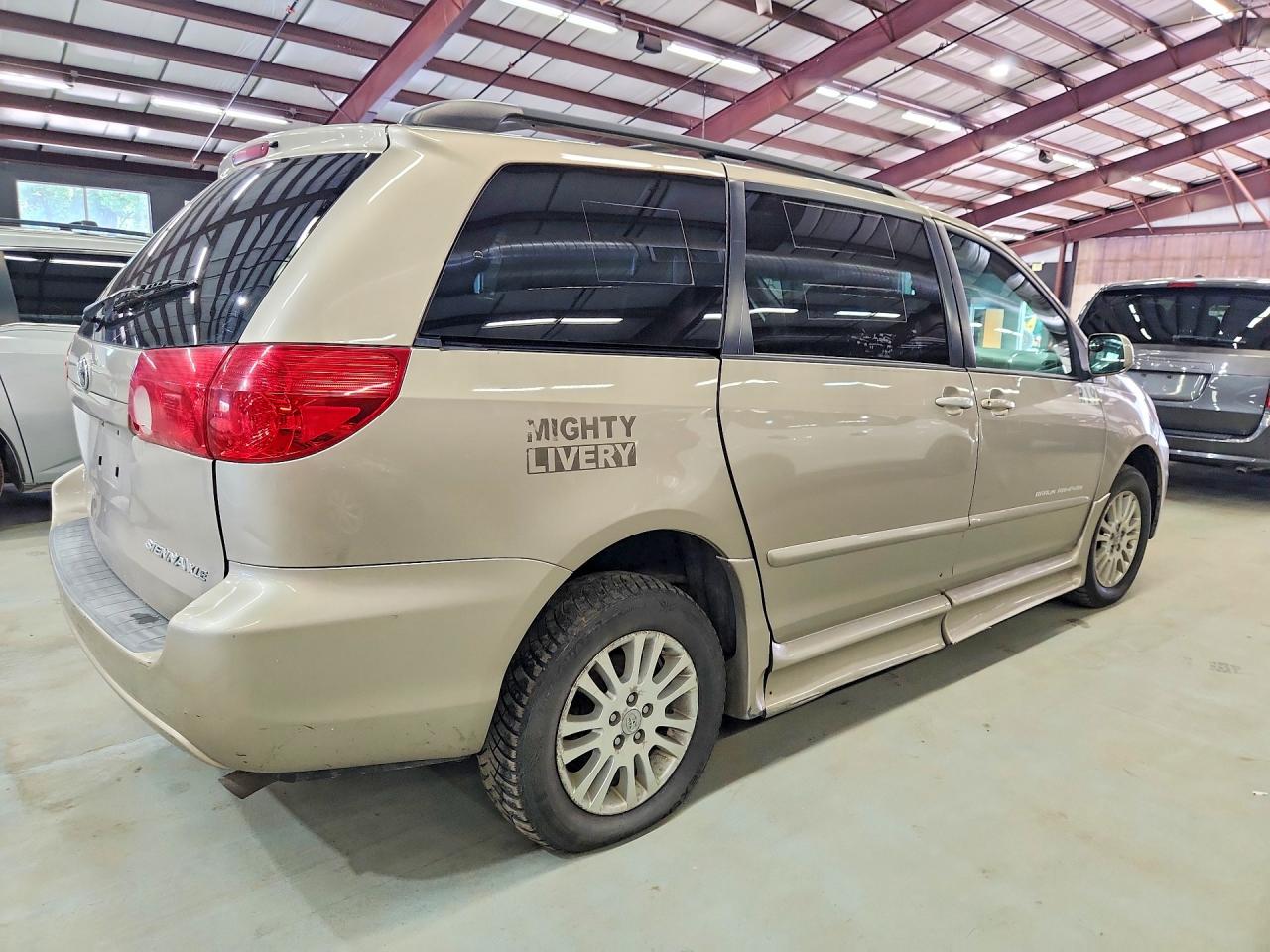 2007 TOYOTA SIENNA