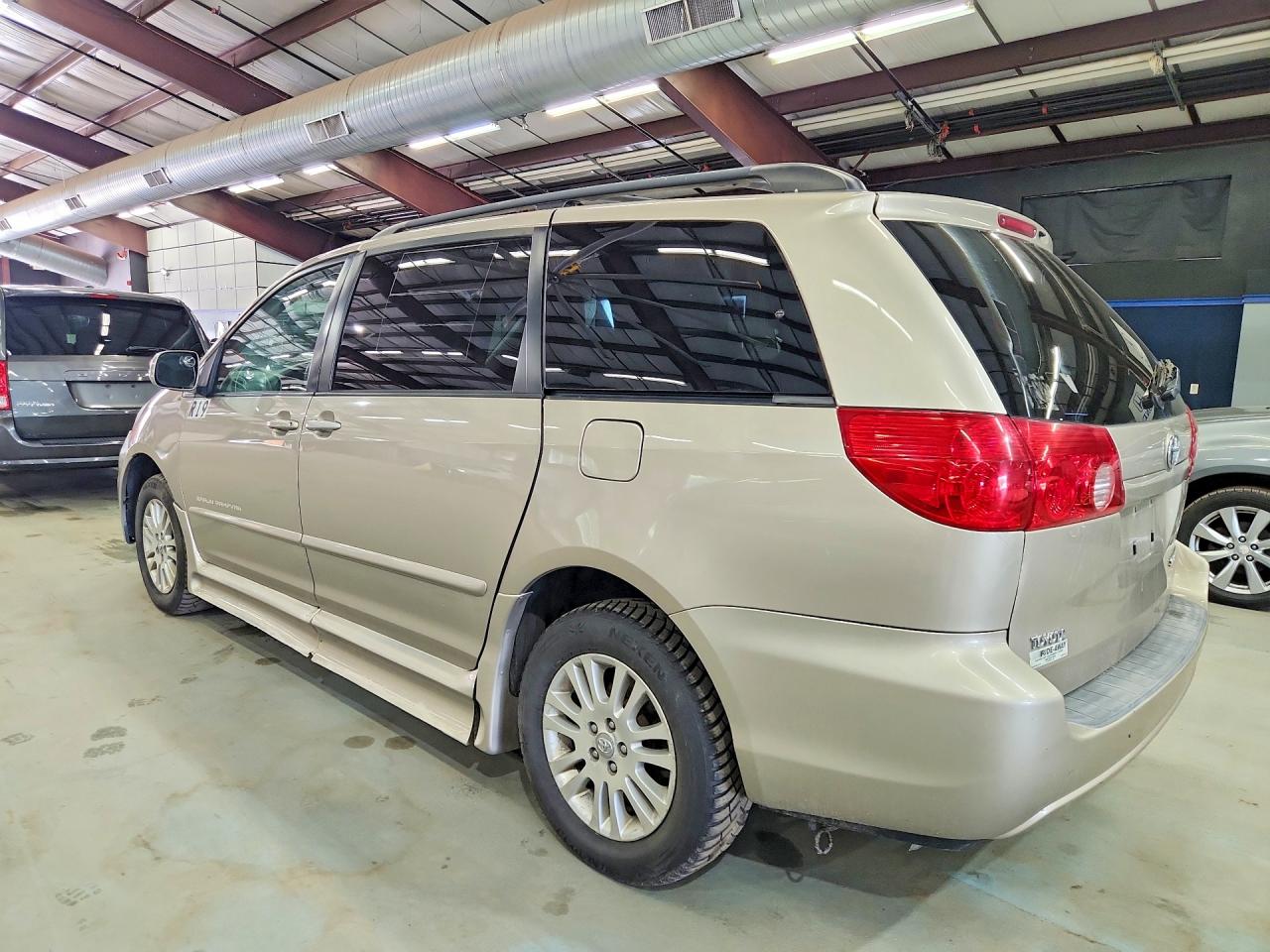 2007 TOYOTA SIENNA
