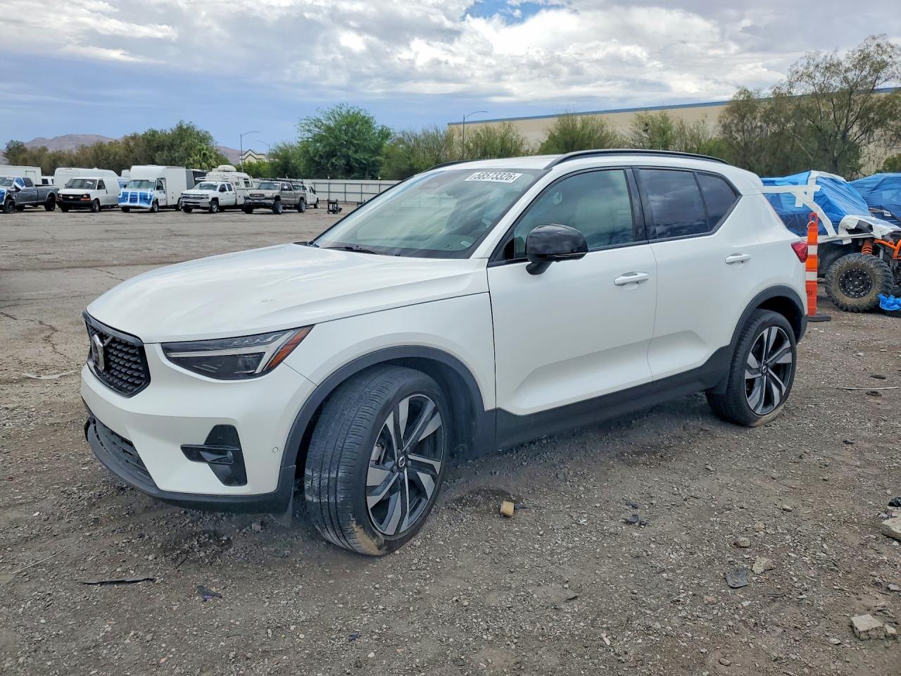 2024 VOLVO XC40