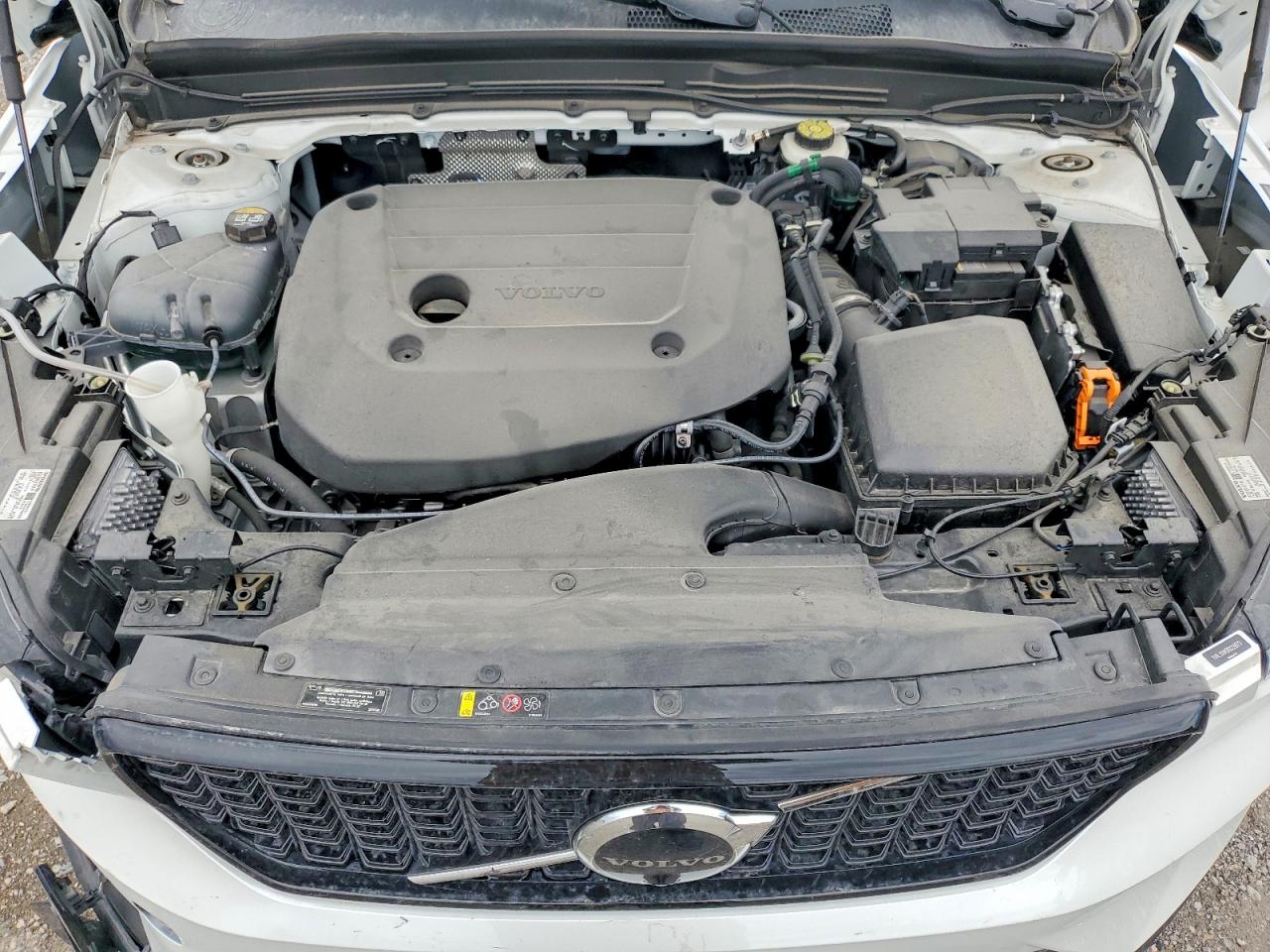 2024 VOLVO XC40