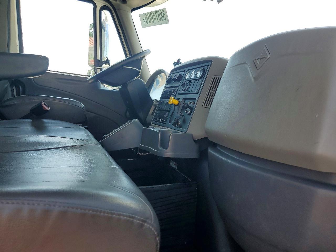 2017 INTERNATIONAL 4000 SERIE