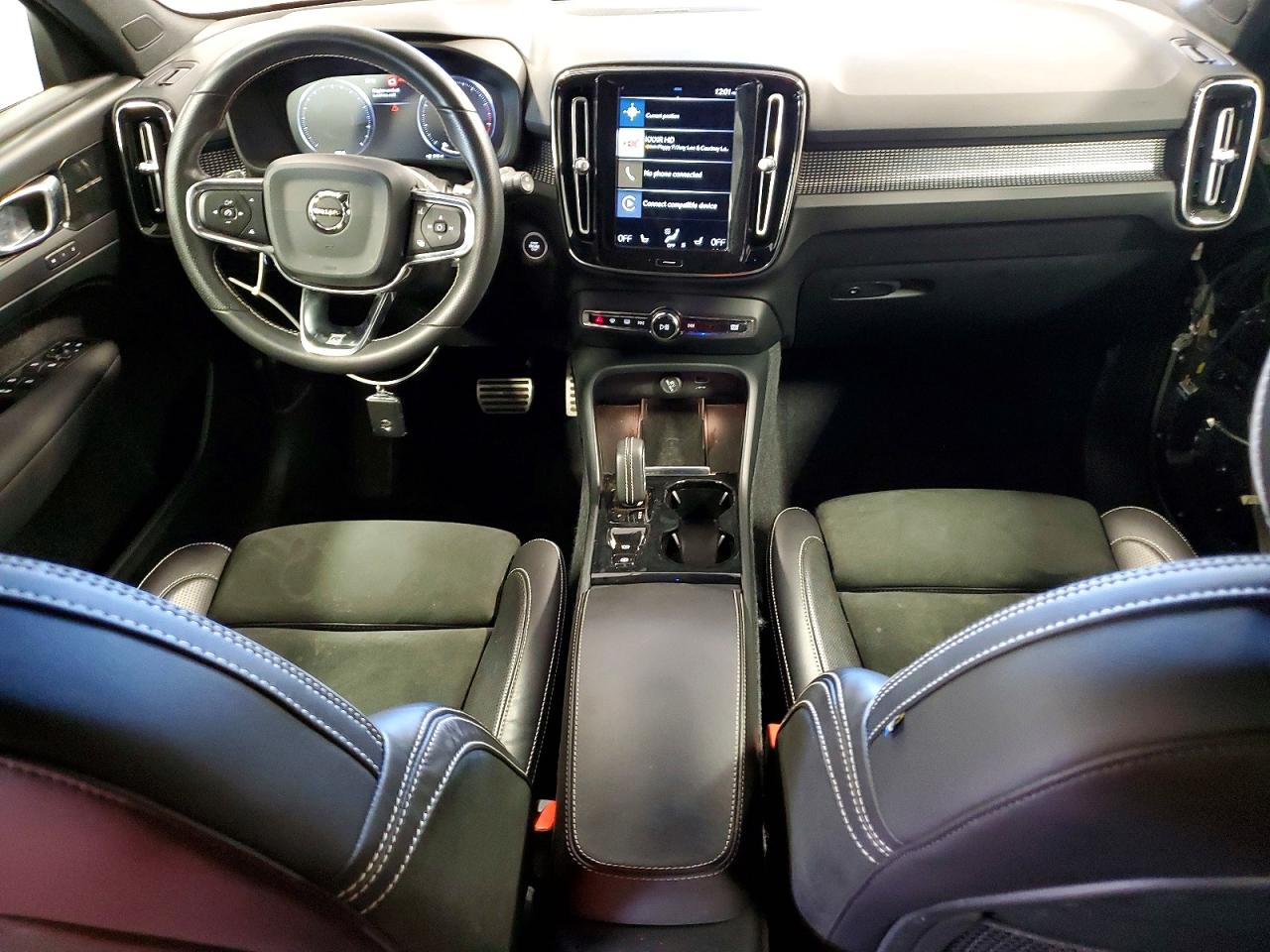 2019 VOLVO XC40