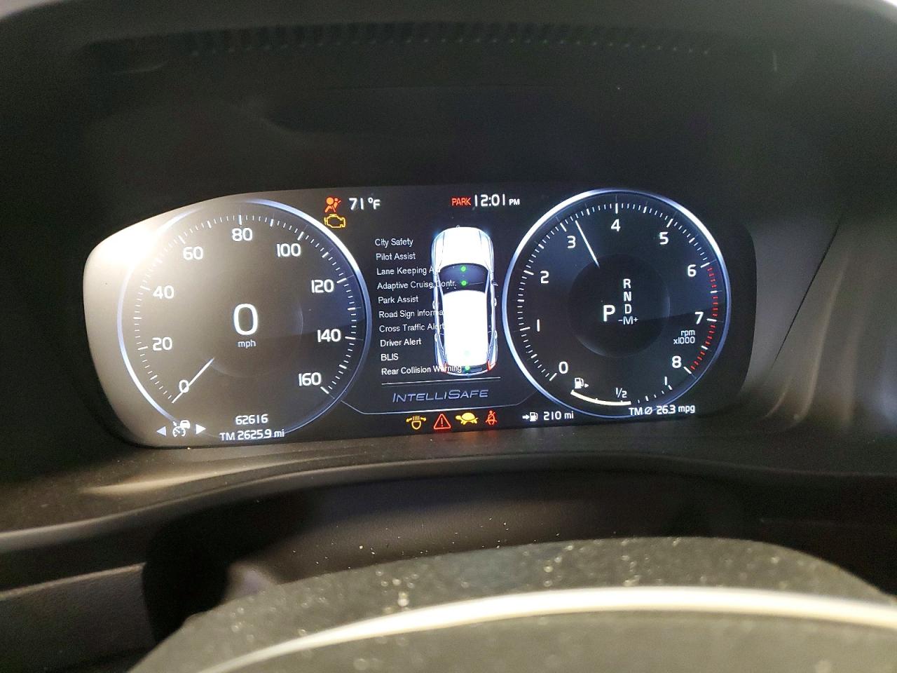 2019 VOLVO XC40
