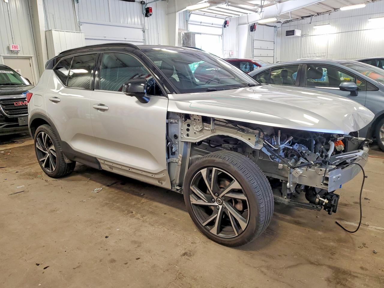 2019 VOLVO XC40