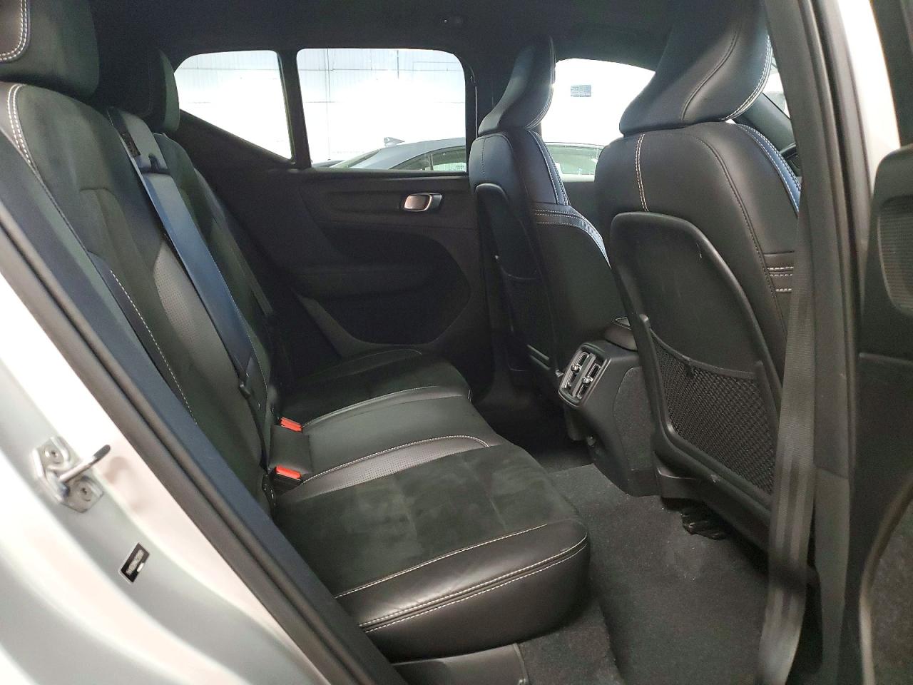 2019 VOLVO XC40