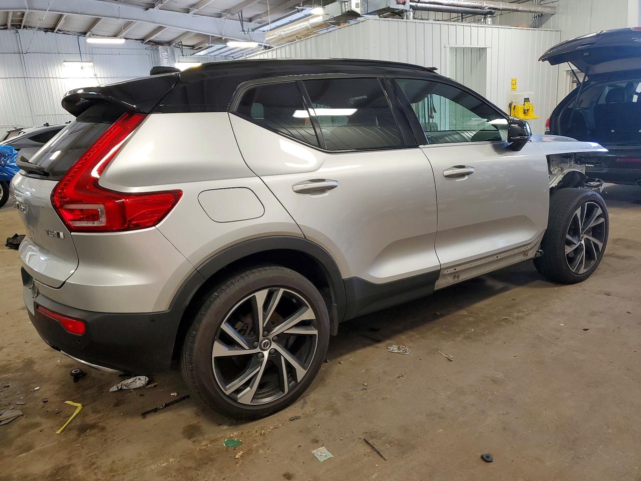 2019 VOLVO XC40