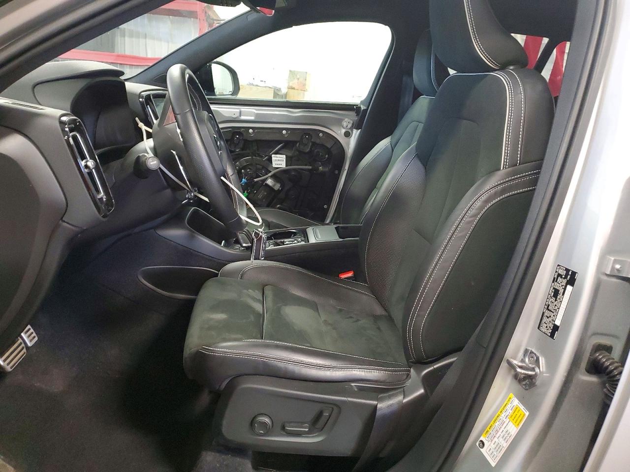2019 VOLVO XC40