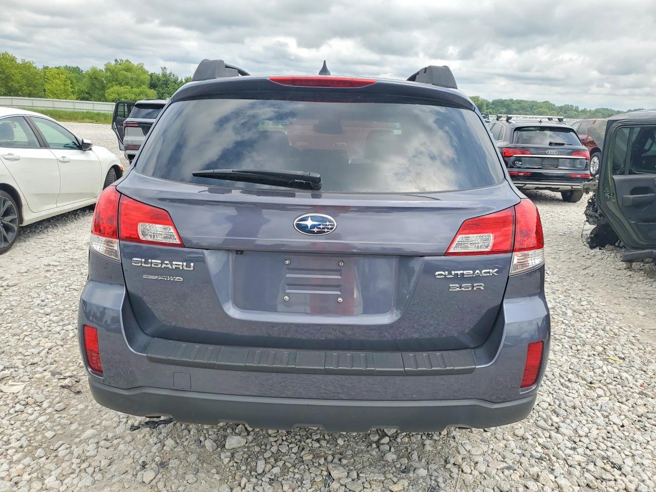 2014 SUBARU OUTBACK
