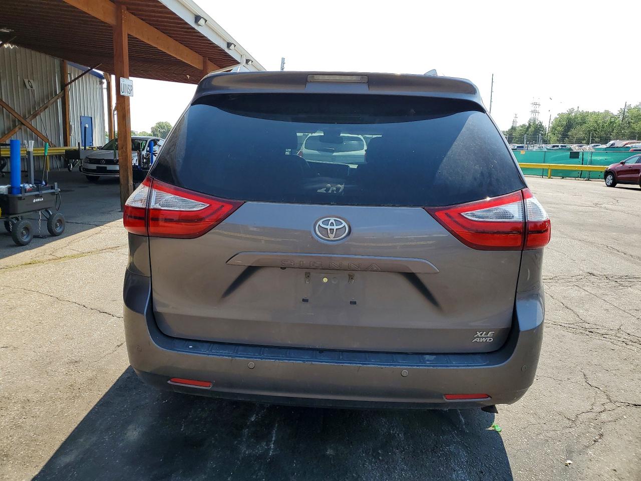2017 TOYOTA SIENNA