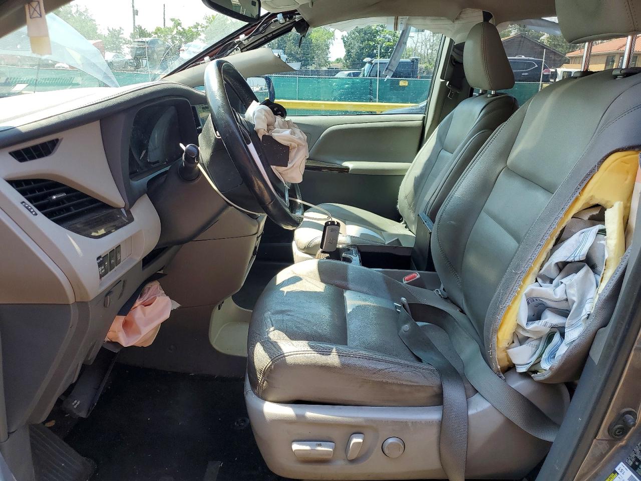 2017 TOYOTA SIENNA