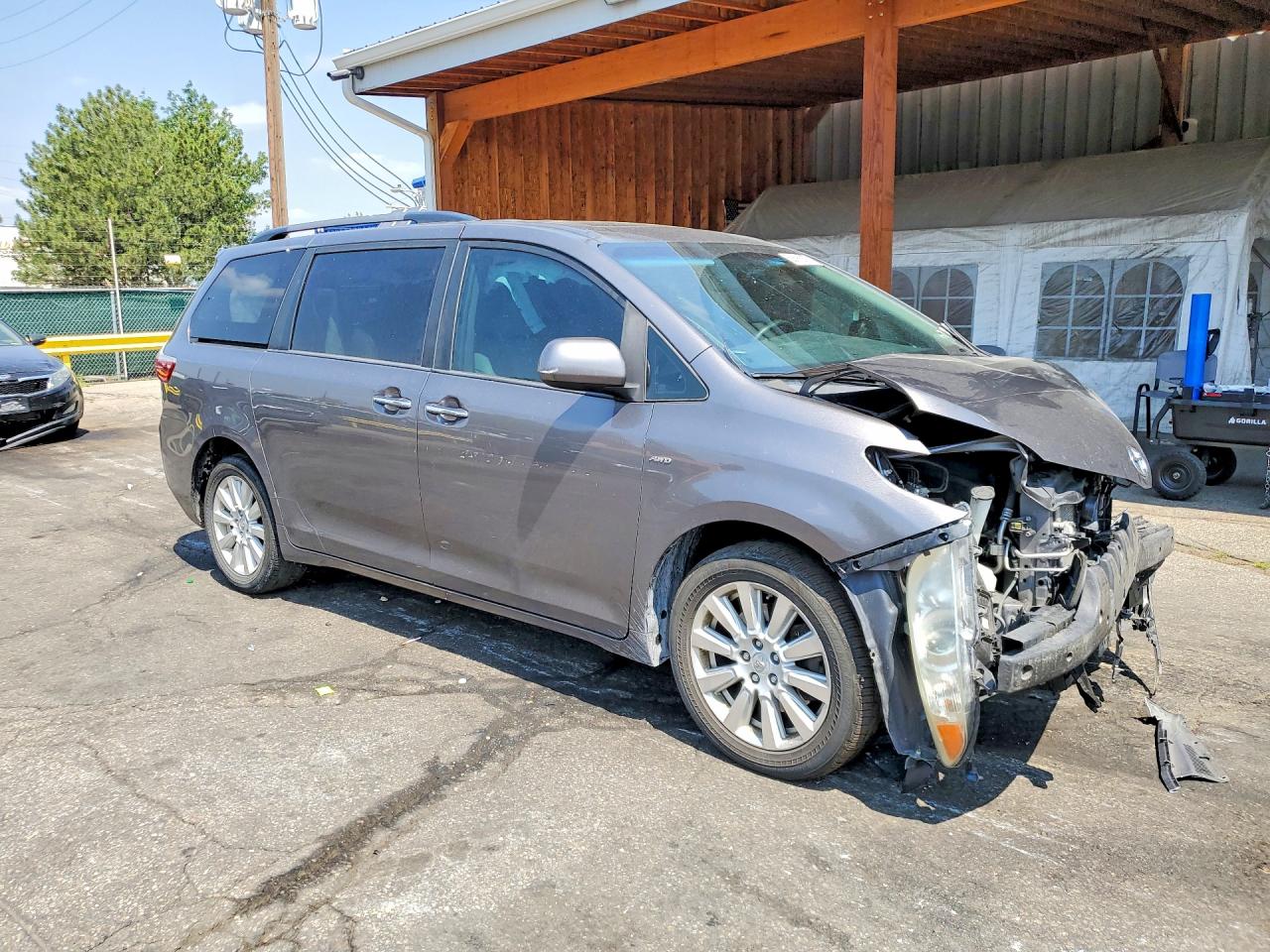2017 TOYOTA SIENNA