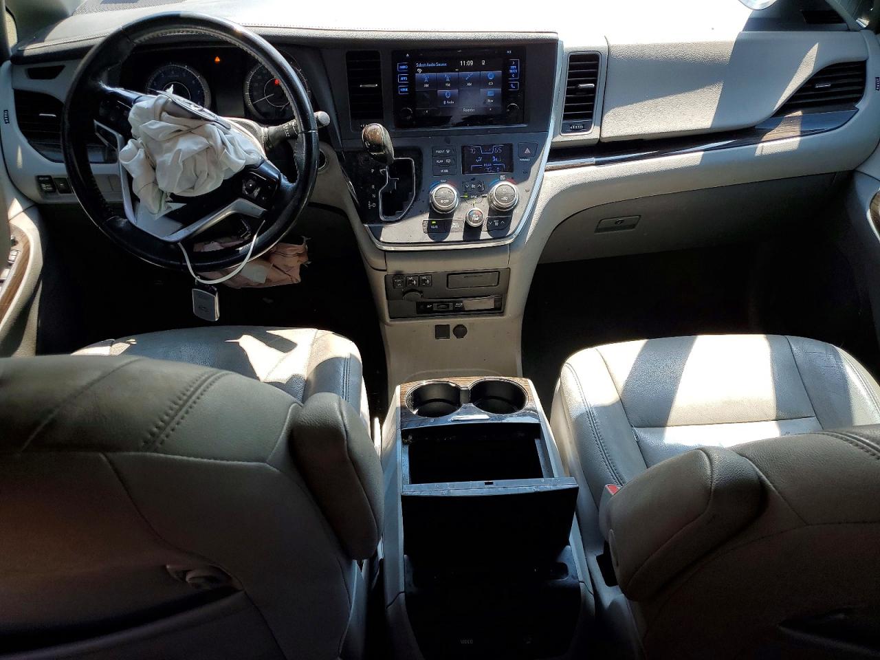 2017 TOYOTA SIENNA