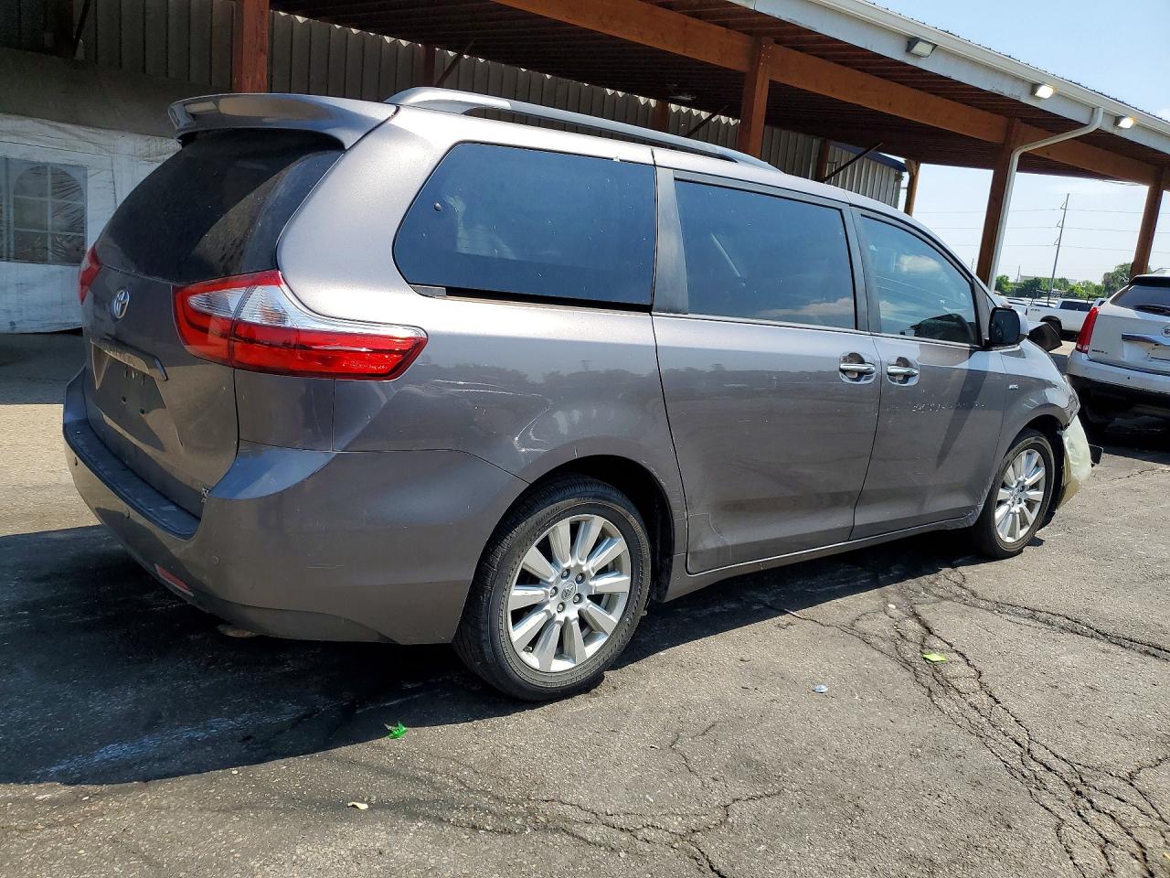 2017 TOYOTA SIENNA