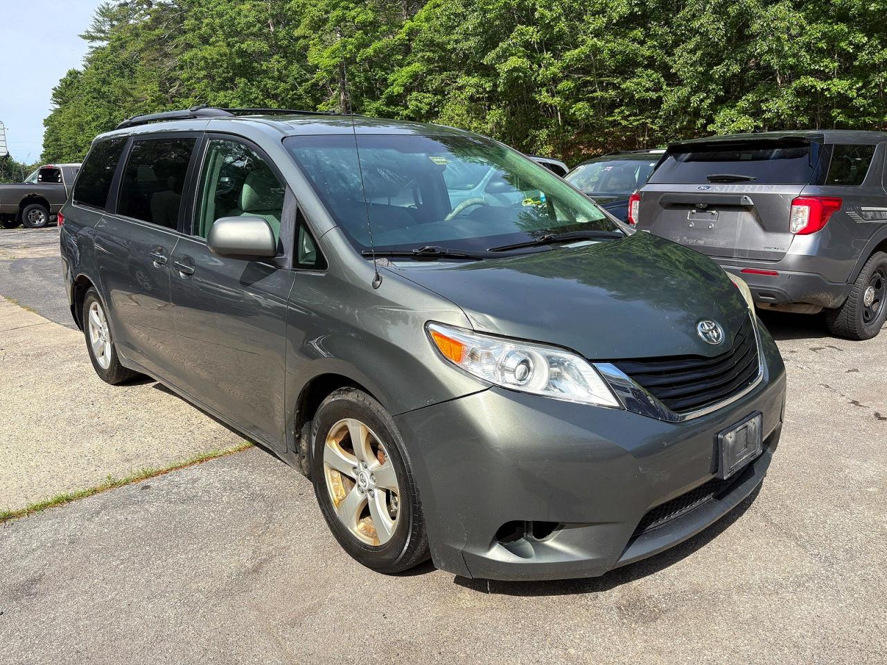2012 TOYOTA SIENNA