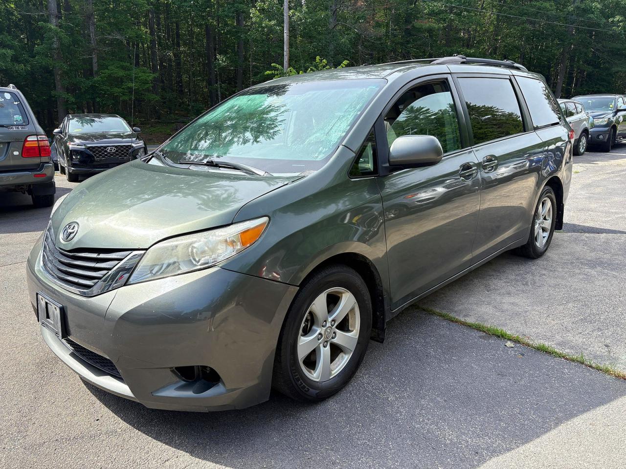 2012 TOYOTA SIENNA
