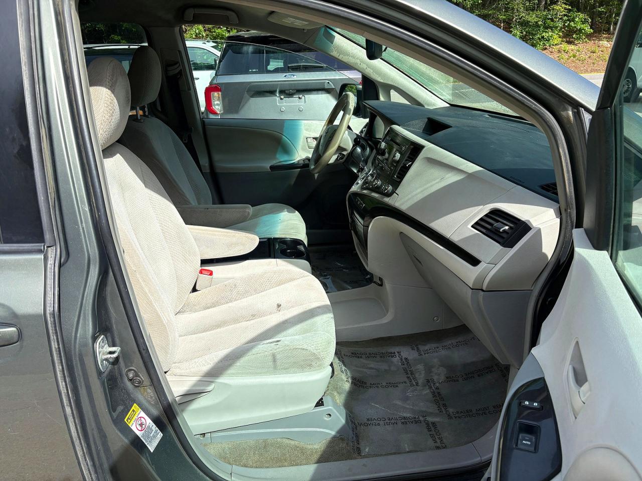 2012 TOYOTA SIENNA