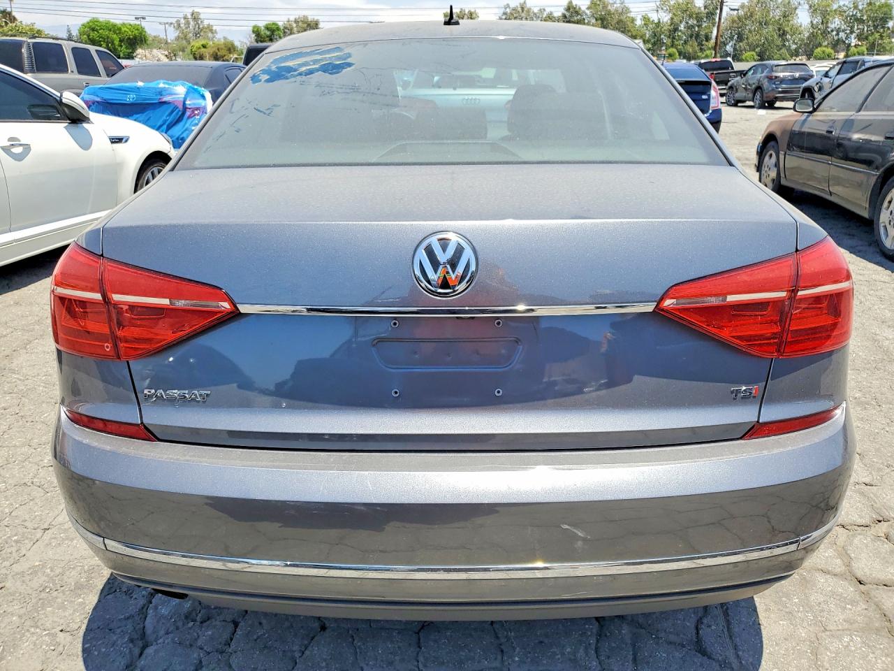 2016 VOLKSWAGEN PASSAT