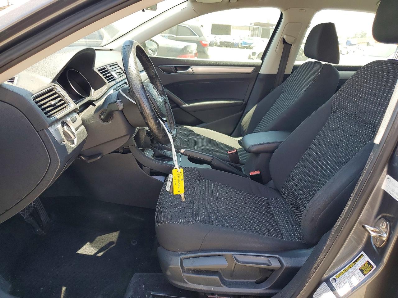 2016 VOLKSWAGEN PASSAT