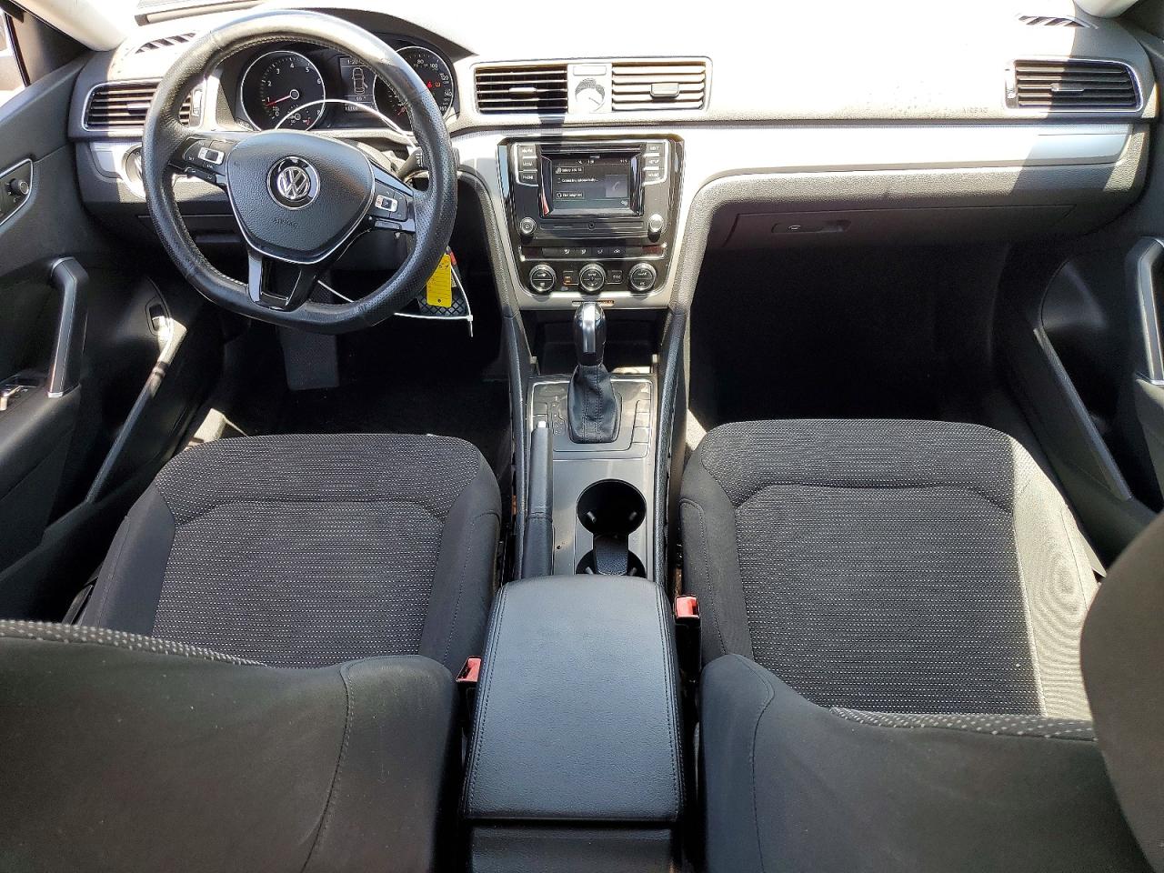 2016 VOLKSWAGEN PASSAT
