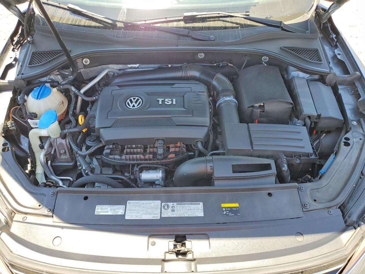 2016 VOLKSWAGEN PASSAT