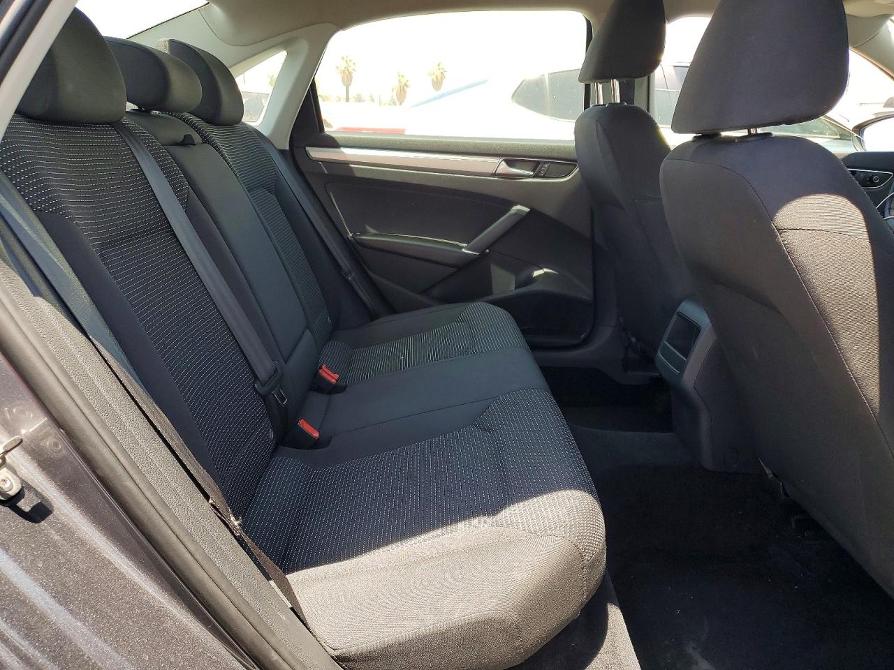 2016 VOLKSWAGEN PASSAT