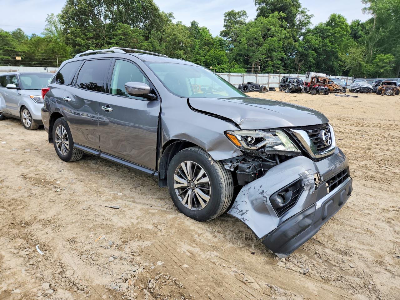 2017 NISSAN PATHFINDER