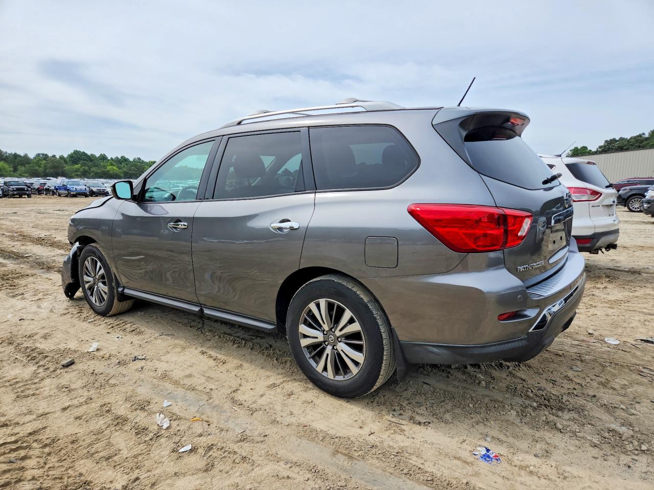 2017 NISSAN PATHFINDER