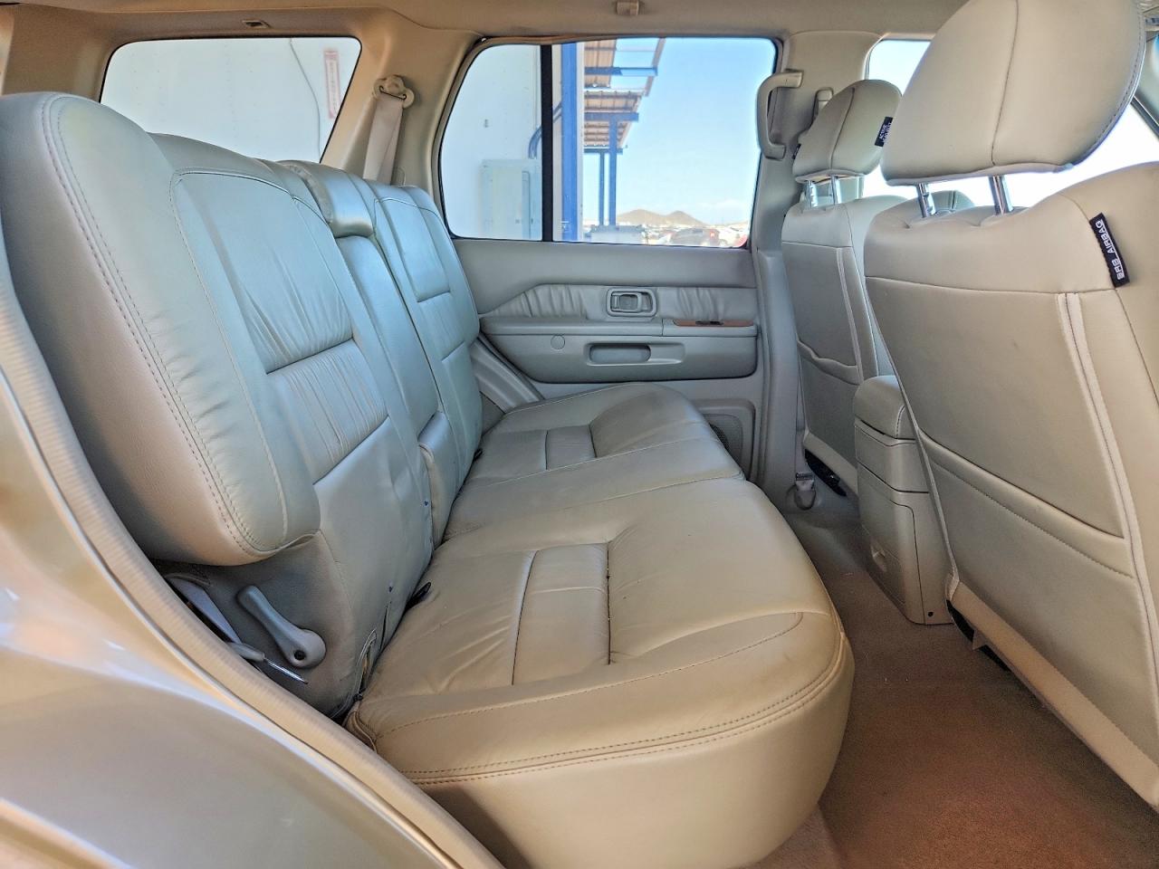2003 INFINITI QX4