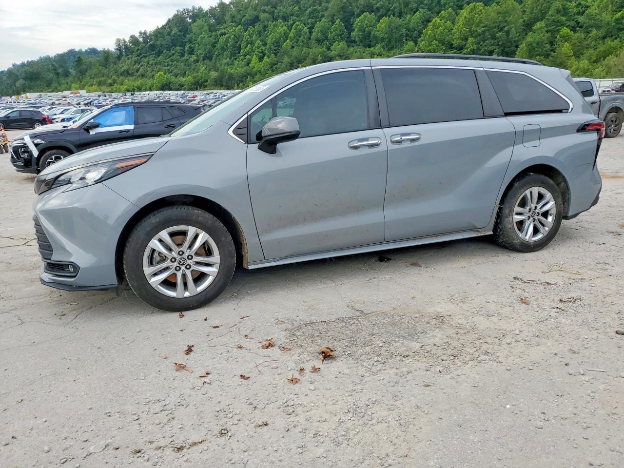 2022 TOYOTA SIENNA