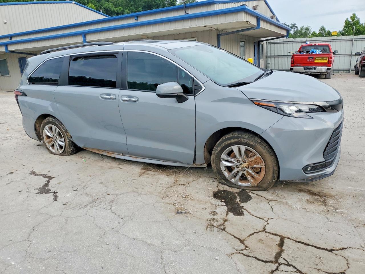 2022 TOYOTA SIENNA