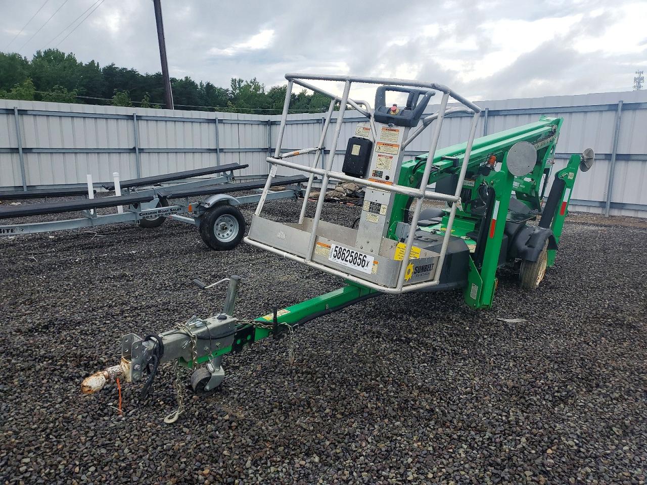 2022 JLG LIFT