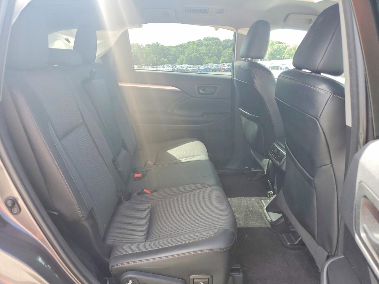 2016 TOYOTA HIGHLANDER