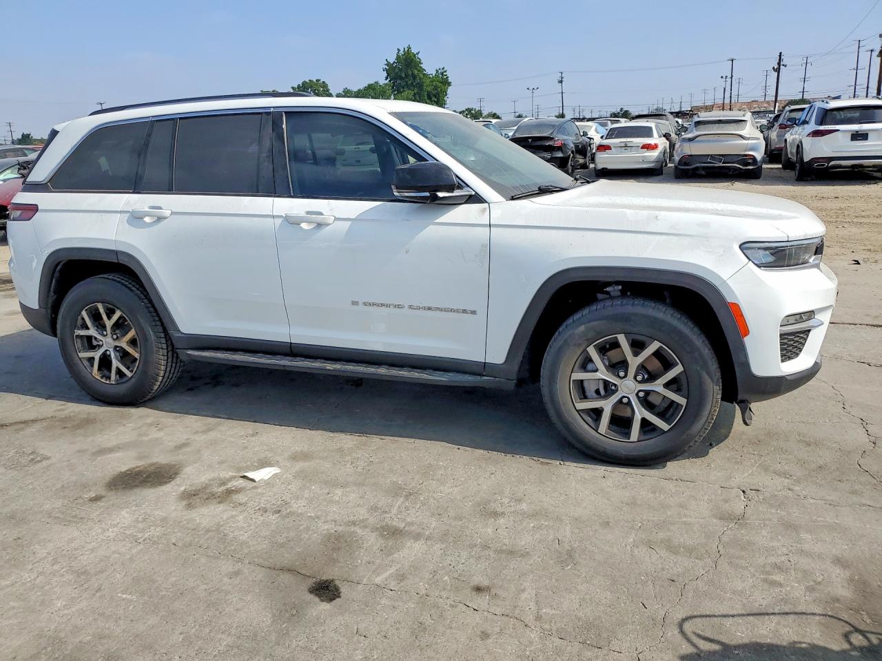 2023 JEEP CHEROKEE