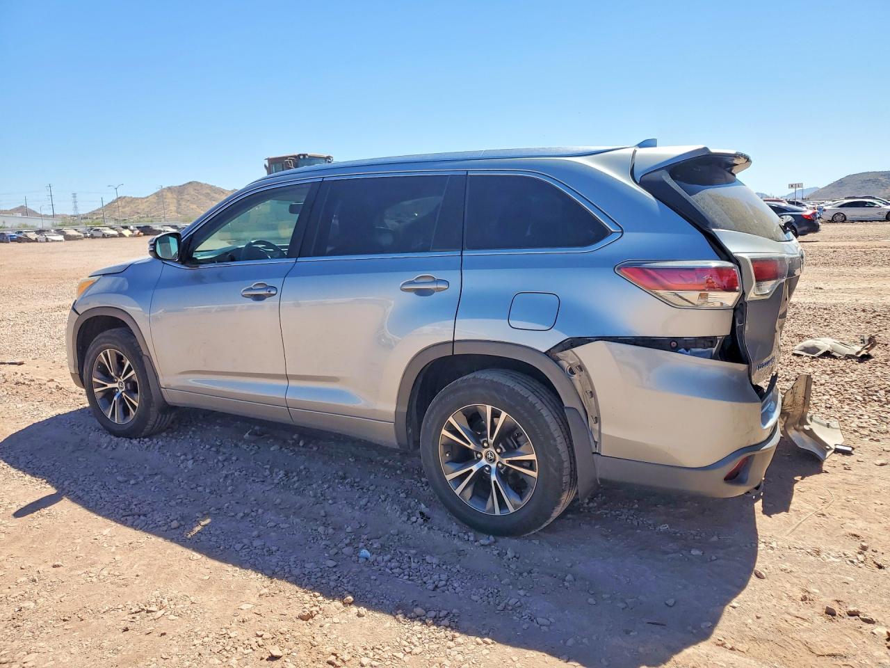 2016 TOYOTA HIGHLANDER